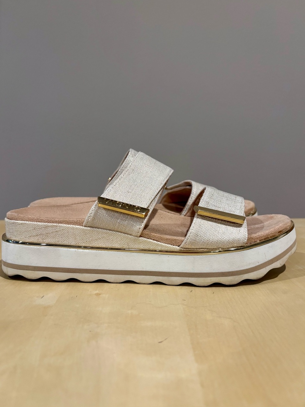 Vionic Brandie Platform Sandals/Marshmellow Metallic Linen Size 9 - Picture 8 of 8